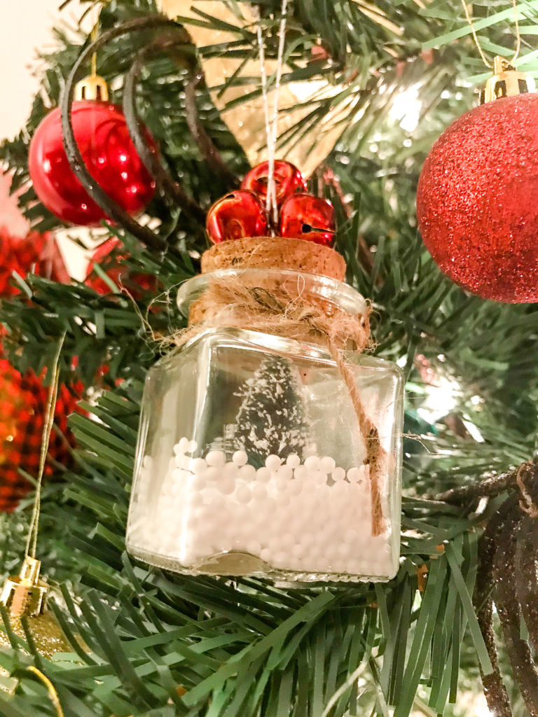 Welcome to the 2017 Ornament Exchange & Blog Hop! This year, there are 47 amazing bloggers participating in the exchange featuring their DIY ornaments!